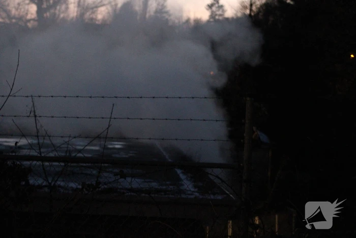 Rookontwikkeling door brand in schuur