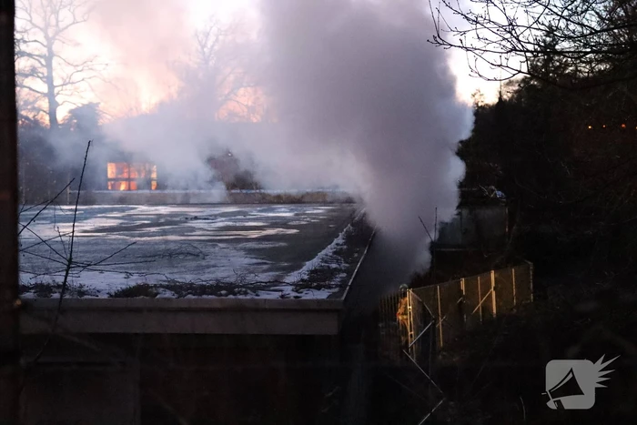 Rookontwikkeling door brand in schuur