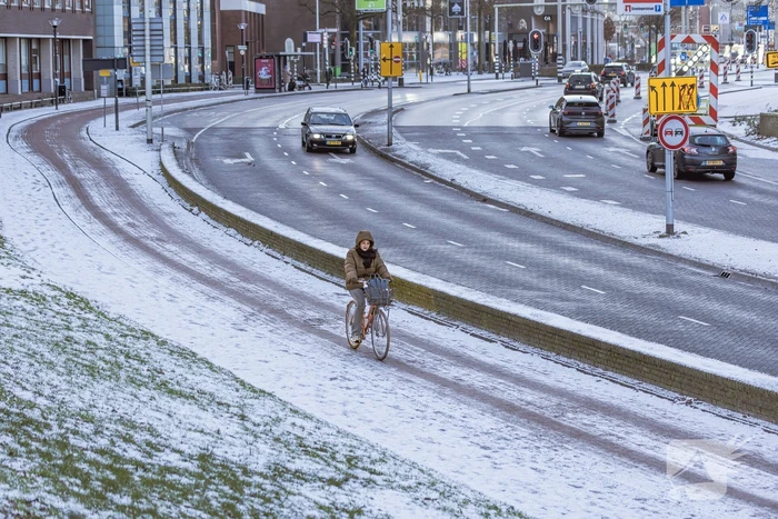 Keistad bedekt onder dun laagje sneeuw