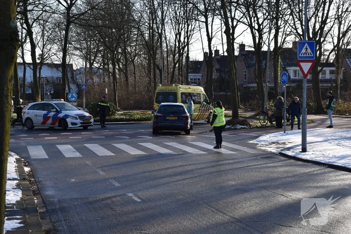 Fietser geschept op rotonde door automobilist