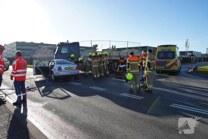 Twee gewonden bij ongeval met vrachtwagen