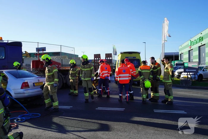 Twee gewonden bij ongeval met vrachtwagen