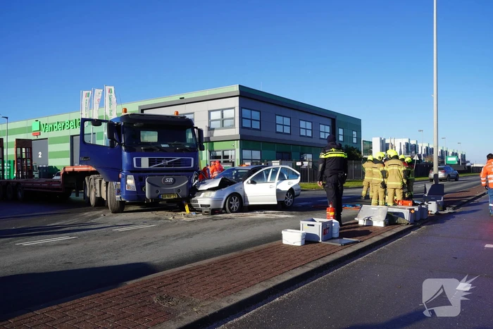 Twee gewonden bij ongeval met vrachtwagen