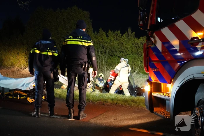 Hulpdiensten redden bestuurster uit te water geraakte auto