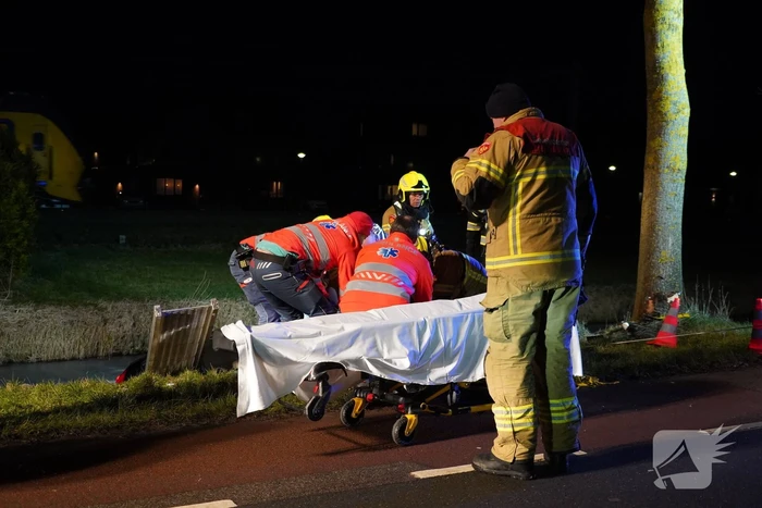 Hulpdiensten redden bestuurster uit te water geraakte auto