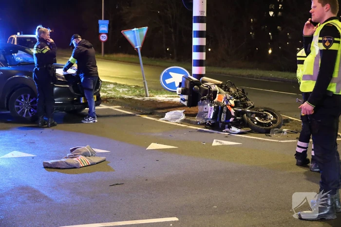Motoragent gewond bij botsing met auto