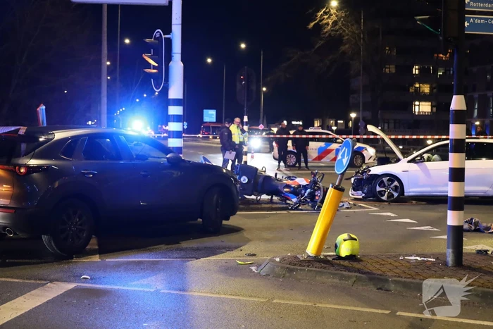 Motoragent gewond bij botsing met auto