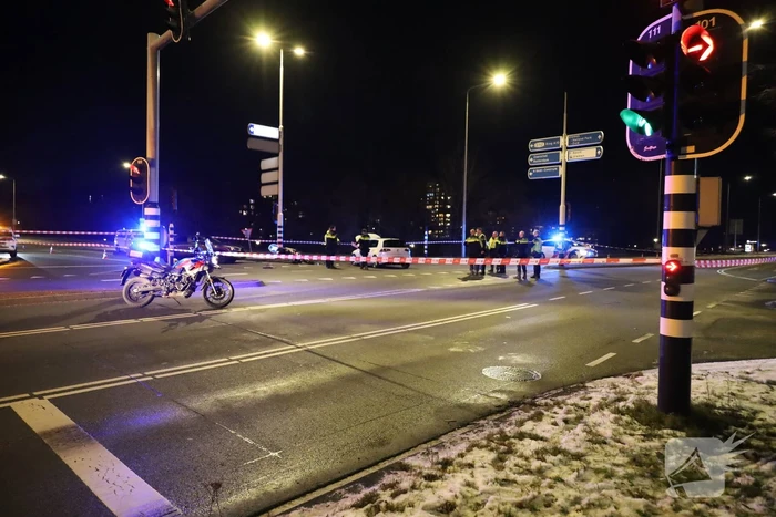 Motoragent gewond bij botsing met auto