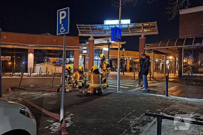 Grote uitslaande brand in flatgebouw