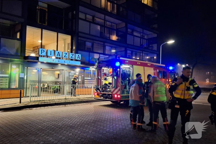 Grote uitslaande brand in flatgebouw