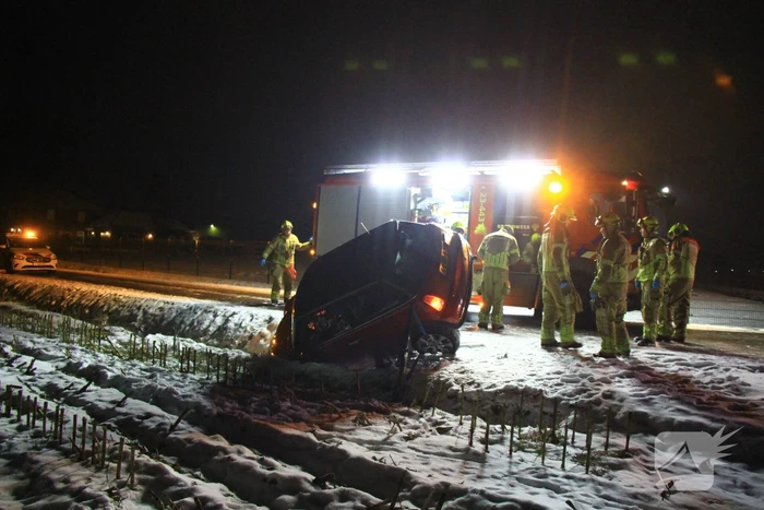 Automobilist belandt in greppel door gladheid