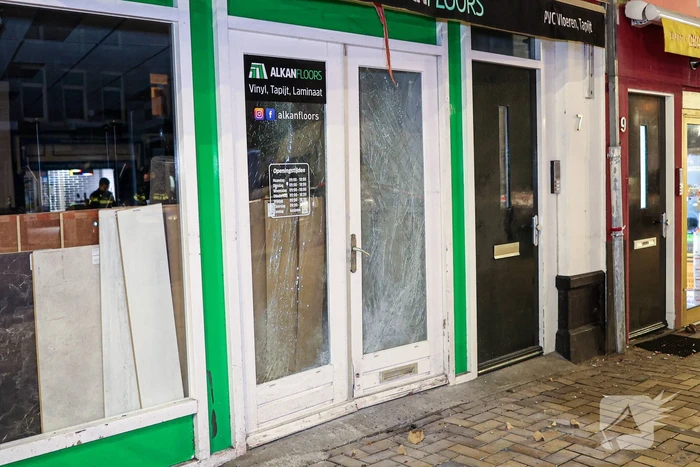 Flinke schade door explosie bij winkelpand