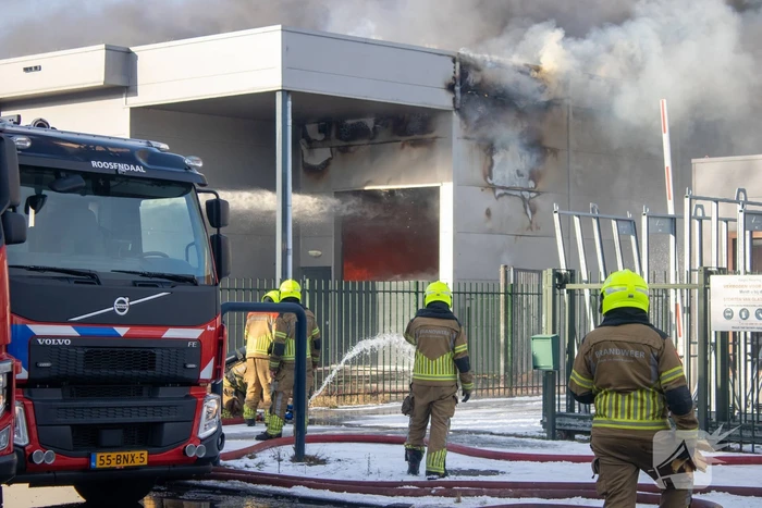 NL-alert voor grote brand in bedrijfspand