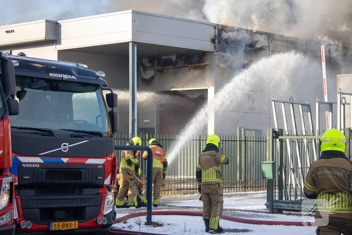 NL-alert voor grote brand in bedrijfspand
