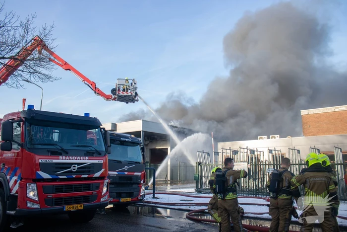 NL-alert voor grote brand in bedrijfspand