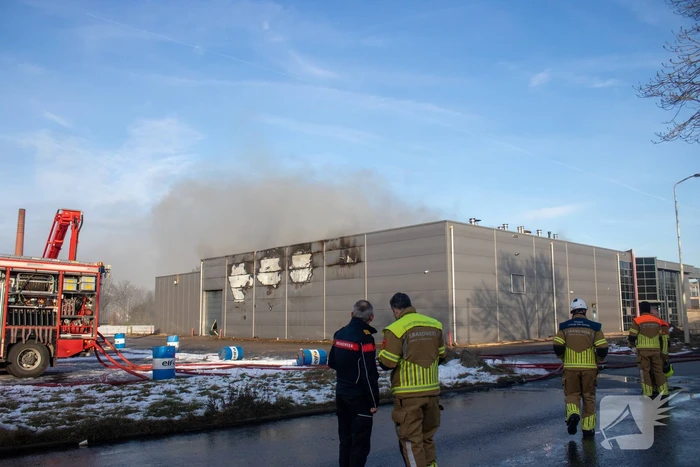 NL-alert voor grote brand in bedrijfspand