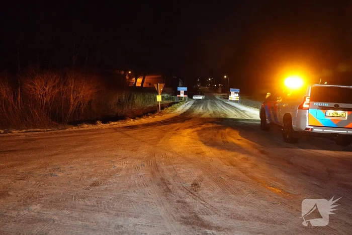 Auto belandt in sloot door gladheid