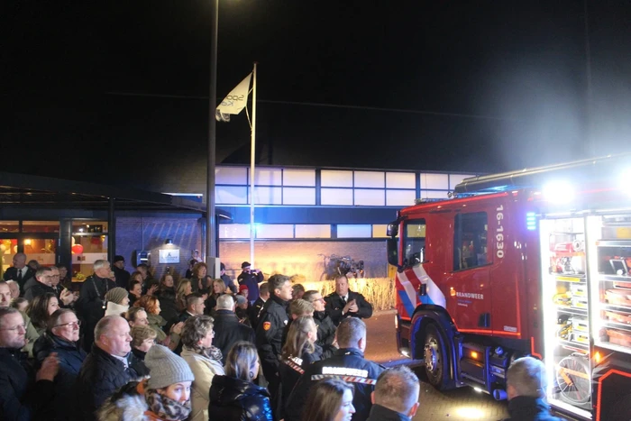Officiële overdracht van nieuwe tankautospuit
