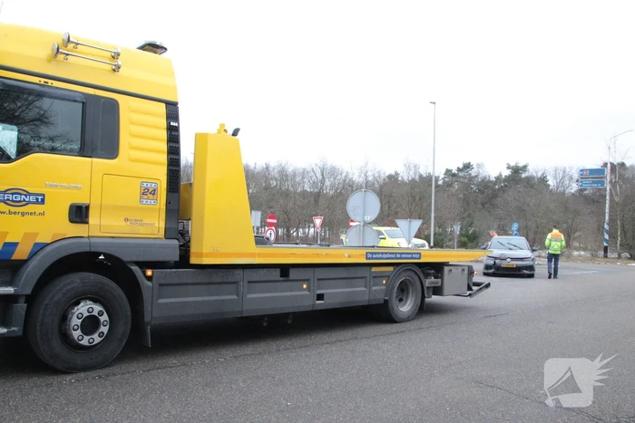 Beschadigde personenauto aangetroffen op afrit