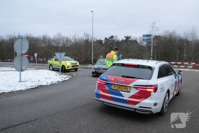 Beschadigde personenauto aangetroffen op afrit