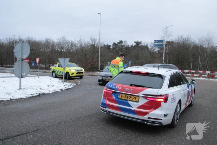 Beschadigde personenauto aangetroffen op afrit