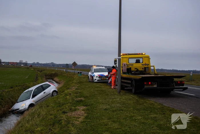 Automobilist belandt in sloot