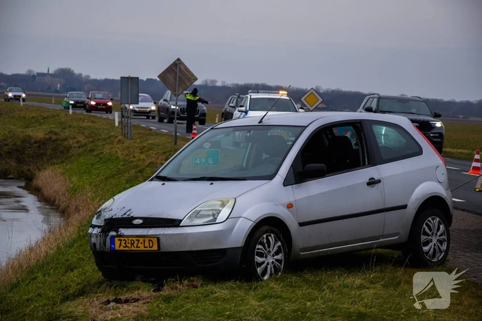 Automobilist belandt in sloot