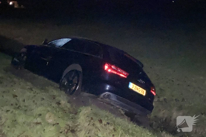 Automobilist belandt in greppel