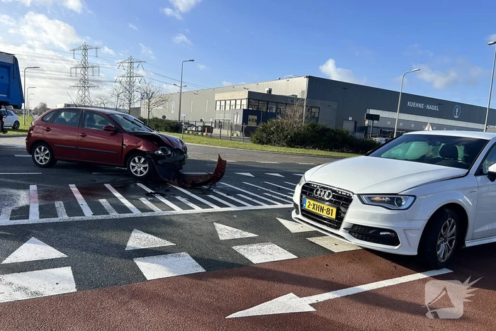 Flinke schade bij ongeval op kruising