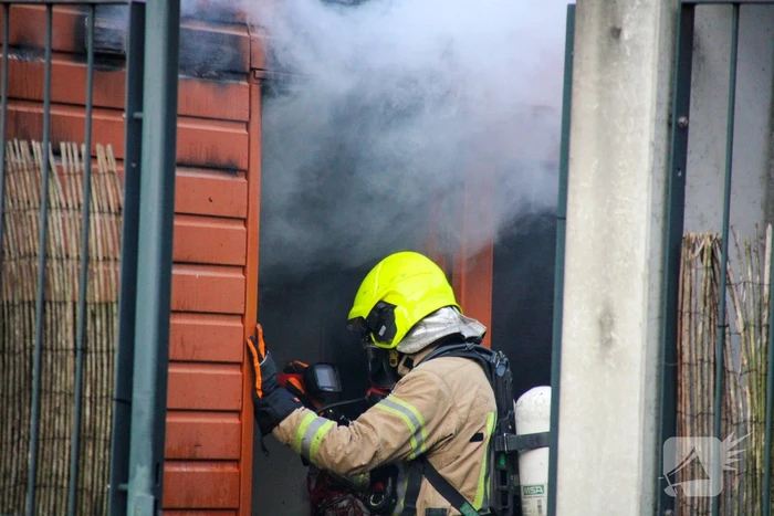 Kortsluiting veroorzaakt felle brand in schuur