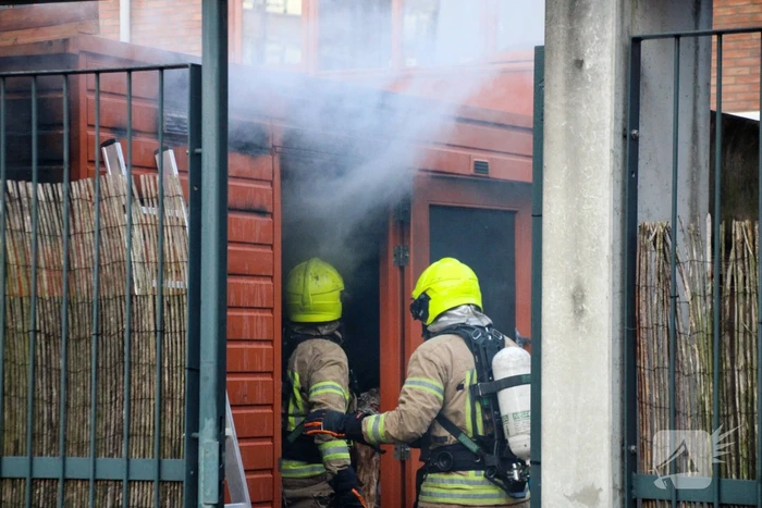 Kortsluiting veroorzaakt felle brand in schuur