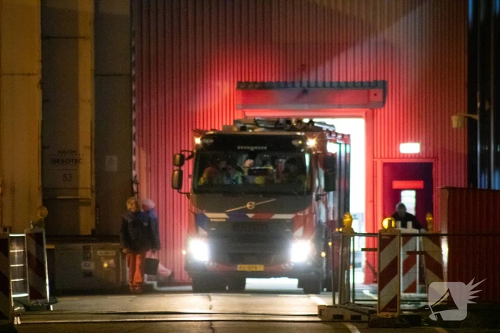 Brandweer ingezet voor stormschade bij bedrijfspand