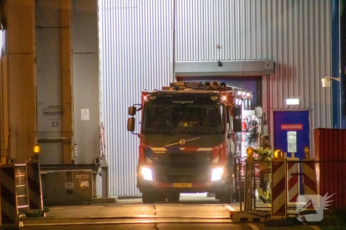 Brandweer ingezet voor stormschade bij bedrijfspand