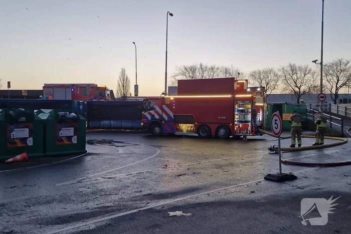 Brandweer ingezet voor brandende container in milieustraat