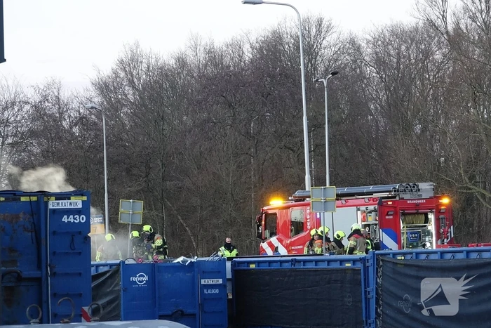 Brandweer ingezet voor brandende container in milieustraat