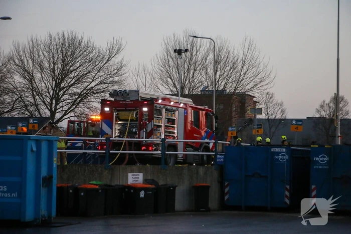 Brandweer ingezet voor brandende container in milieustraat