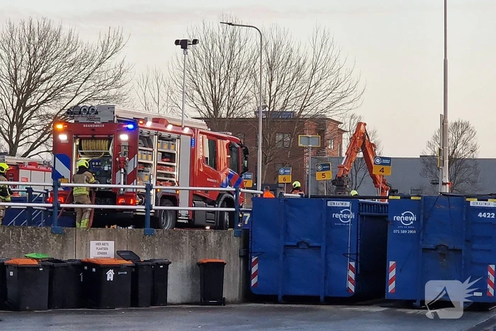 Brandweer ingezet voor brandende container in milieustraat