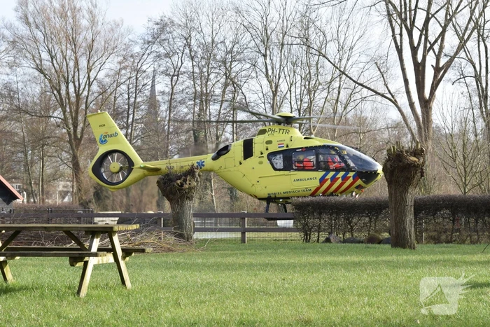 Peuter per traumaheli naar ziekenhuis na te water raking