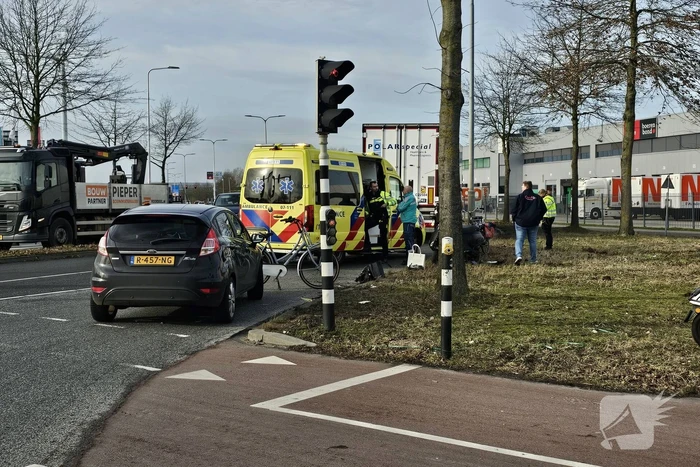 Scooterrijder in botsing met vrachtwagen
