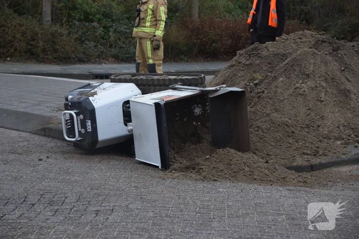 Brandweer ingezet voor rokende mini rupsdumper