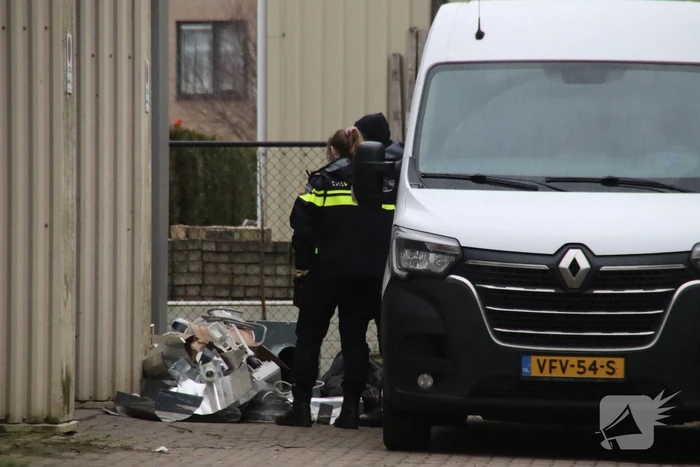 Politie neemt benodigdheden voor een wietplantage in beslag