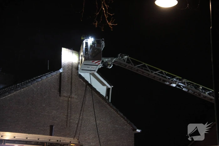 Felle schoorsteenbrand op dag dat schoorsteen geveegd is