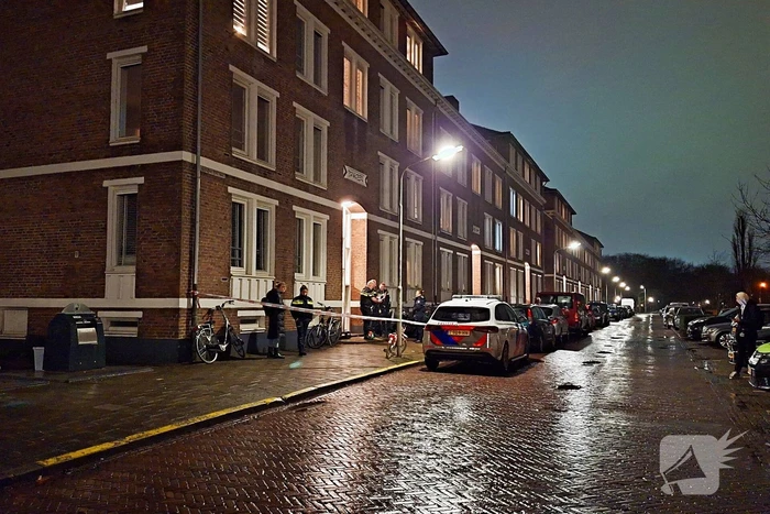 Dode en zwaargewonde aangetroffen in woning