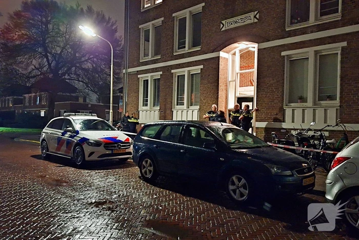 Dode en zwaargewonde aangetroffen in woning