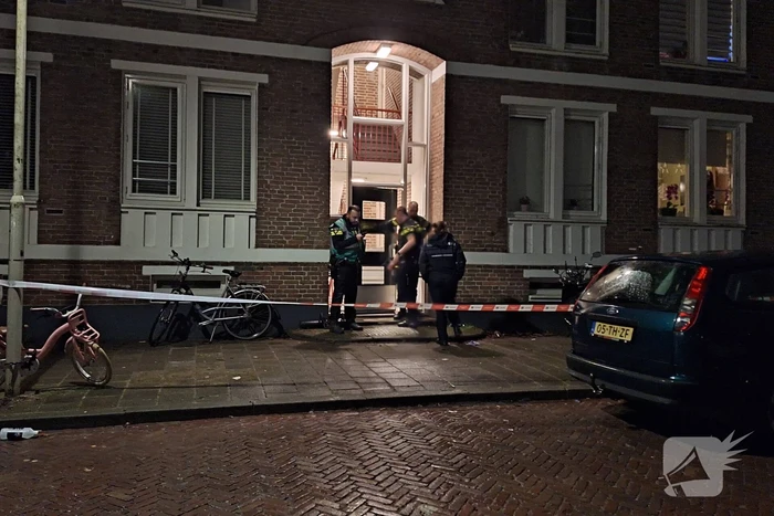 Dode en zwaargewonde aangetroffen in woning