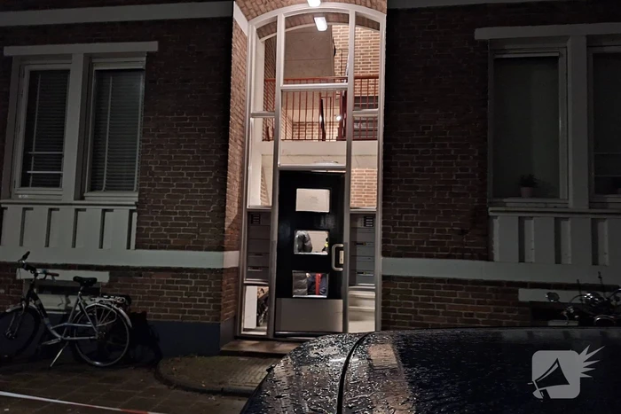 Dode en zwaargewonde aangetroffen in woning