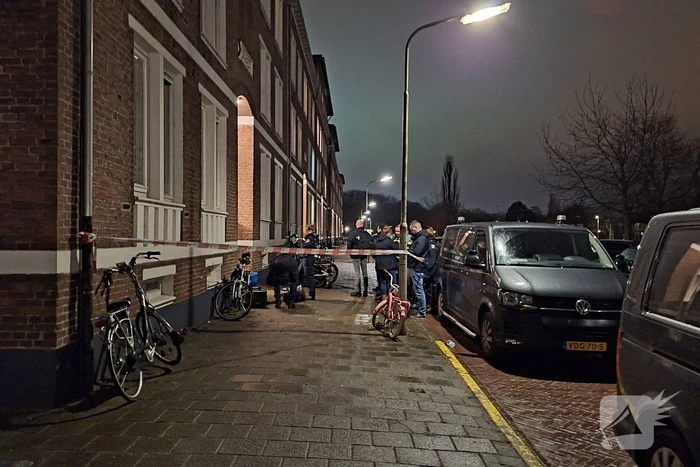 Dode en zwaargewonde aangetroffen in woning