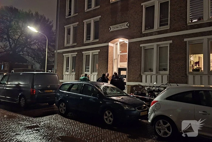 Dode en zwaargewonde aangetroffen in woning