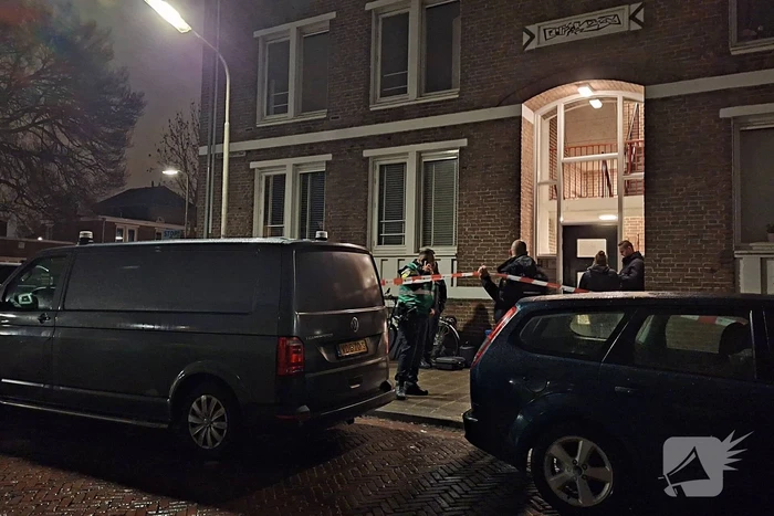 Dode en zwaargewonde aangetroffen in woning