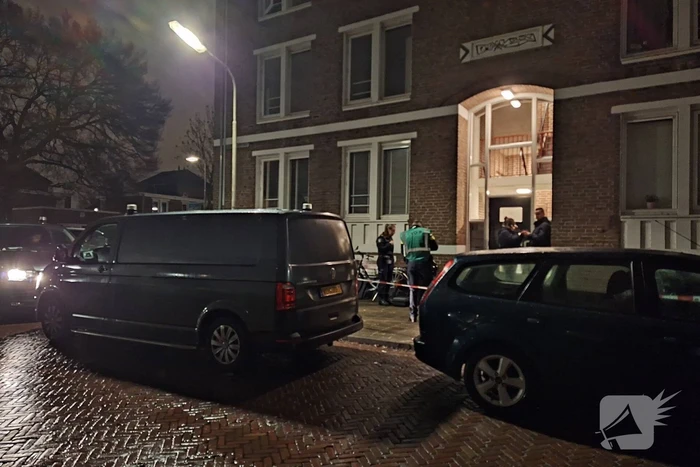 Dode en zwaargewonde aangetroffen in woning